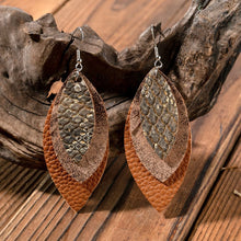 Carregar imagem no visualizador da galeria, PU Leather Drop Earrings
