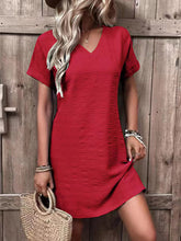 Carregar imagem no visualizador da galeria, Full Size V-Neck Short Sleeve Mini Dress
