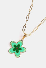 Carregar imagem no visualizador da galeria, Flower Pendant Stainless Steel Necklace
