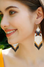 Carregar imagem no visualizador da galeria, Butterfly Beaded Dangle Earrings
