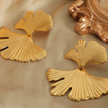 Carregar imagem no visualizador da galeria, Ginkgo Biloba Design Stud Earrings
