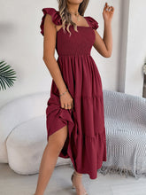 Carregar imagem no visualizador da galeria, Smocked Square Neck Cap Sleeve Midi Dress
