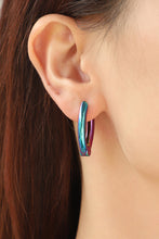 Carregar imagem no visualizador da galeria, Bring It Home Multicolored Huggie Earrings
