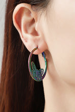 Carregar imagem no visualizador da galeria, Multicolored Butterfly Huggie Earrings
