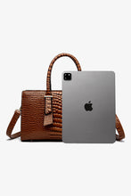 Carregar imagem no visualizador da galeria, Textured PU Leather Handbag
