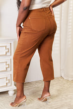 Carregar imagem no visualizador da galeria, Judy Blue Full Size Tummy Control Garment Dyed Wide Crop
