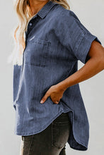 Carregar imagem no visualizador da galeria, Pocketed Button Up Short Sleeve Denim Shirt
