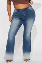 Carregar imagem no visualizador da galeria, Pocketed Buttoned Straight Jeans
