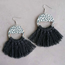 Carregar imagem no visualizador da galeria, Tassel Detail Leopard Drop Earrings
