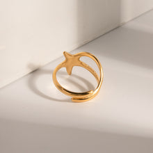 Carregar imagem no visualizador da galeria, Gold-Plated Stainless Steel Star Ring
