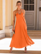 Carregar imagem no visualizador da galeria, Pleated Halter Neck Sleeveless Dress
