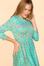 Carregar imagem no visualizador da galeria, Haptics Round Neck Floral Dress with Pockets
