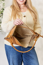 Carregar imagem no visualizador da galeria, SHOMICO Zipper Detail Shoulder Bag with Pouch
