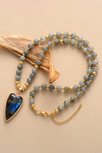 Carregar imagem no visualizador da galeria, Natural Stone Pendant Beaded Necklace
