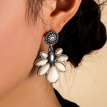 Carregar imagem no visualizador da galeria, Artificial Turquoise Flower Earrings
