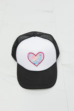 Carregar imagem no visualizador da galeria, Fame Falling For You Trucker Hat in Black
