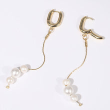 Carregar imagem no visualizador da galeria, Gold-Plated Pearl Bar Earrings
