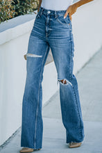 Carregar imagem no visualizador da galeria, High-Rise Distressed Raw Hem Jeans
