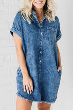 Carregar imagem no visualizador da galeria, Raw Hem Pocketed Cap Sleeve Denim Dress
