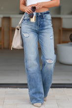 Carregar imagem no visualizador da galeria, Distressed Straight Jeans with Pockets
