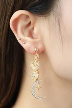 Carregar imagem no visualizador da galeria, Rhinestone Moon Dangle Earrings
