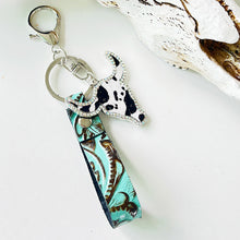 Carregar imagem no visualizador da galeria, Rhinestone Bull Keychain
