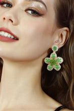 Carregar imagem no visualizador da galeria, Flower Shape Beaded Dangle Earrings
