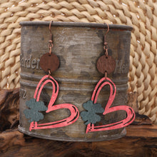 Carregar imagem no visualizador da galeria, Wood Cutout Heart Dangle Earrings
