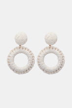 Carregar imagem no visualizador da galeria, Round Shape Raffia Grass Dangle Earrings
