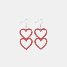 Carregar imagem no visualizador da galeria, Cutout Heart Shape Wood Earrings
