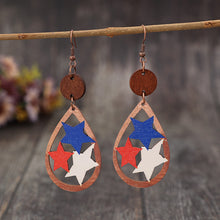 Carregar imagem no visualizador da galeria, Cutout Star Wooden Dangle Earrings
