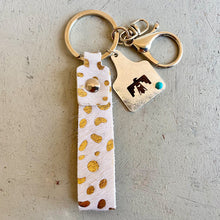 Carregar imagem no visualizador da galeria, Genuine Leather Alloy Keychain
