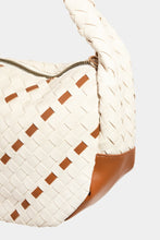 Carregar imagem no visualizador da galeria, Fame Tassel Detail Weave Semi Circle Bag
