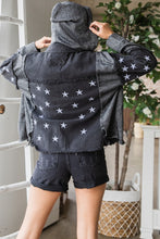 Carregar imagem no visualizador da galeria, Veveret Star Embroidered Hooded Denim Jacket
