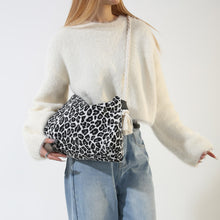 Carregar imagem no visualizador da galeria, Printed Small Crossbody Bag
