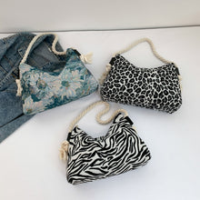 Carregar imagem no visualizador da galeria, Printed Small Crossbody Bag
