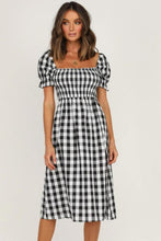 Carregar imagem no visualizador da galeria, Full Size Slit Plaid Short Sleeve Midi Dress
