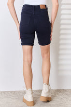 Carregar imagem no visualizador da galeria, Judy Blue Full Size High Waist Tummy Control Bermuda Shorts
