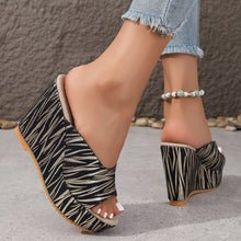 Carregar imagem no visualizador da galeria, Peep Toe Wedge Sandals
