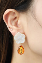 Carregar imagem no visualizador da galeria, Contrast Teardrop Drop Earrings
