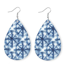 Carregar imagem no visualizador da galeria, Printed PU Teardrop Earrings
