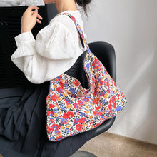 Carregar imagem no visualizador da galeria, Printed Medium Shoulder Bag
