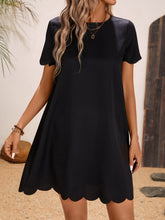 Carregar imagem no visualizador da galeria, Scalloped Hem Round Neck Short Sleeve Dress
