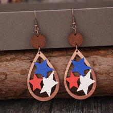 Carregar imagem no visualizador da galeria, Cutout Star Wooden Dangle Earrings
