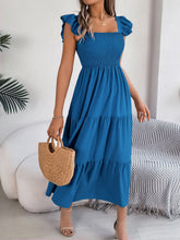 Carregar imagem no visualizador da galeria, Smocked Square Neck Cap Sleeve Midi Dress
