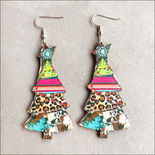 Carregar imagem no visualizador da galeria, Christmas Themed Wood Dangle Earrings
