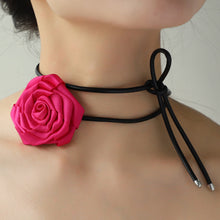 Carregar imagem no visualizador da galeria, PU Leather Rope Rose Shape Necklace
