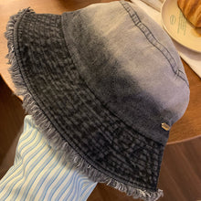 Carregar imagem no visualizador da galeria, Raw Hem Cotton Hat
