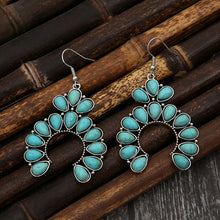 Carregar imagem no visualizador da galeria, Artificial Turquoise Drop Earrings
