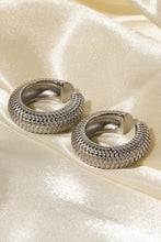 Carregar imagem no visualizador da galeria, Scale Stainless Steel Cuff Earrings
